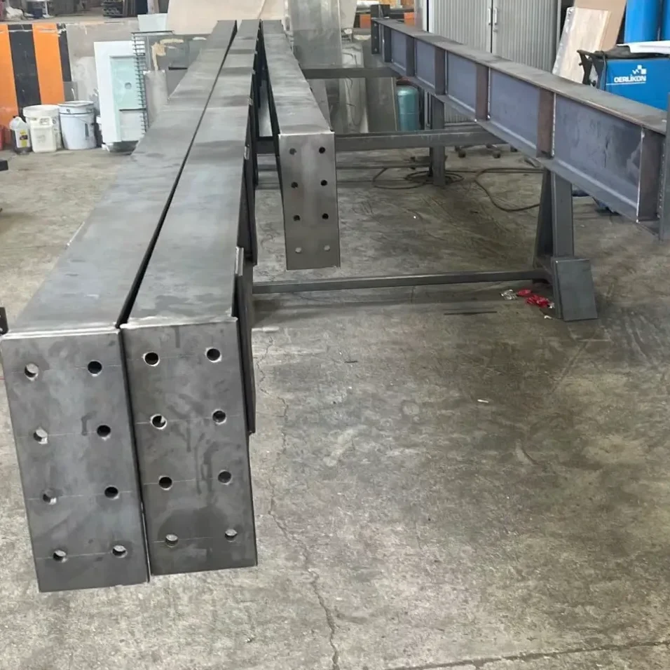 Fourniture et fabrication de piste de karting clé en main, incluant la conception, la construction sur mesure et des barrières de protection